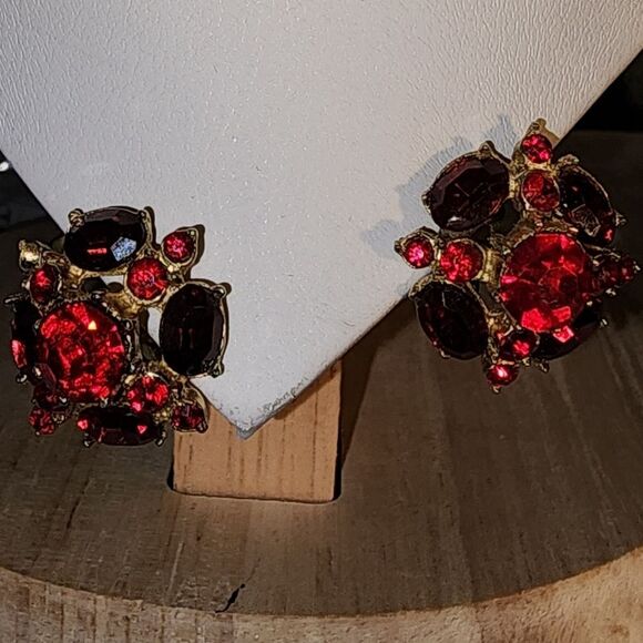 Coro Elegant Red Gemstone Earrings 1950s - Picture 3 of 6